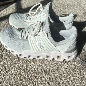 Size 7 On cloud running shoes cloudswift